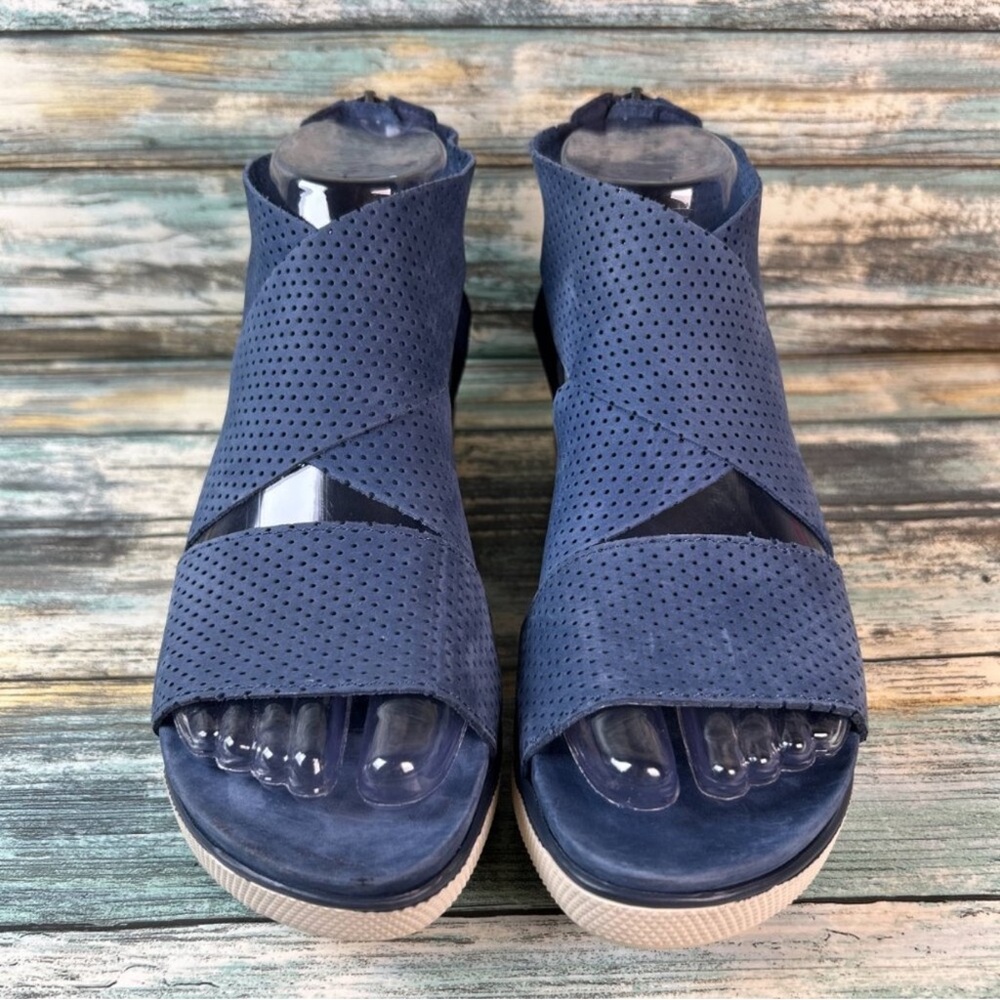 Eileen Fisher Platform Sandal Womens Sz 7 Blue Leather like new condition - Picture 3 of 7